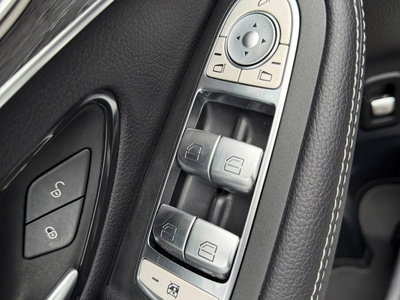 Bán Mercedes GLC 300 4MATIC,đời 2022,đăng ký mới 2023 9