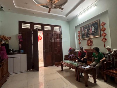 Nhà 5 tầng 32m2 đa sỹ, full nội thất,  ngõ nông, gần chợ, 5 tỷ 2