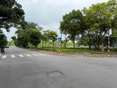  siêu phẩm nhà bát khối long biên - 78m2 - gara 3 ô tô - gần aeon mall - đường 15m vỉa hè rộng - 3
