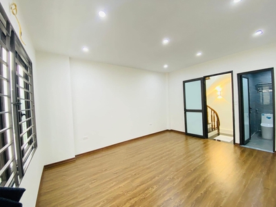 Bán nhà quận hoàng mai, gần hồ đền lừ, ngõ rộng, vài bước ra phố, dt 30m2 giá 5 tỷ 8 2