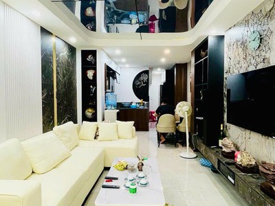 Siêu phẩm quận cầu giấy - 10m ra mặt phố - khu vực hiếm nhà bán - phân lô quân đội. 0