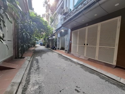 Phân lô ô tô tránh vào nhà - hai thoáng trước sau - sổ hoa hậu. 0