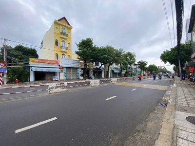 Bán nhà mặt tiền lê hồng phong , nha trang . diện tích 130m ngang 7m đường 20m . giá bán 9,6 tỷ 0