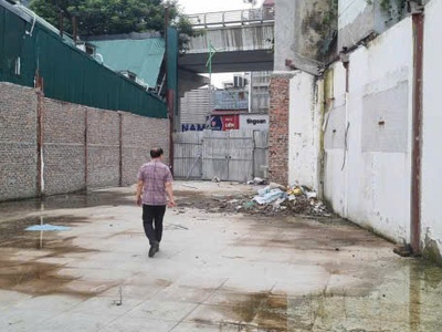 Chính chủ bán đất mặt phố đã có sẵn nhà mái tôn 136 cầu giấy   mặt tiền 6m   vị trí siêu đẹp   giá 4