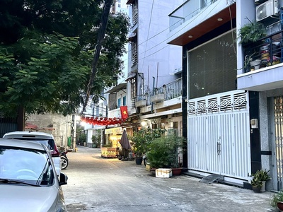 Hiếm có vị trí đẹp thế này   nhà vừa gần trường, gần siêu thị diện máy- liên thông nhiều hướng- bến 3
