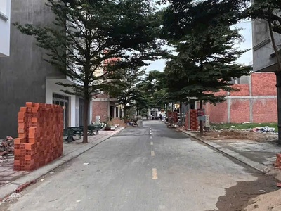 Nhà 3 tầng đang trong quá trình hoàn thiện ở TP Thuận An 4
