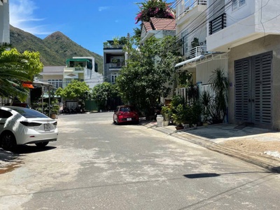 Bán lô đất đường lê văn miến, vĩnh hoà nha trang,  diện tích: 60m2,  ngang 4, đường 13 m, giá : 2