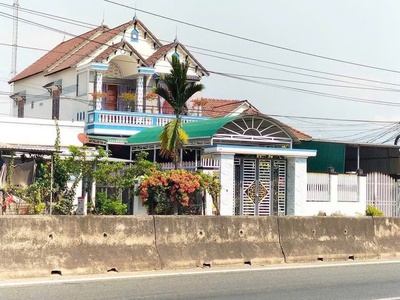 Chủ định cư nước ngoài cần bán nhanh căn nhà tâm huyết nhà 2 tầng kiêng cố mới đẹp  mặt tiền ql1a 0