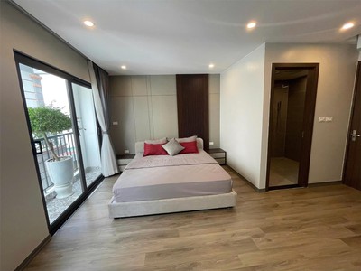 Bán nhà dân xây phúc đồng-biên 45m,8 tầng,thang máy,gara,ngõ thông,sát mặt phố,nhỉnh 14 tỷ 3