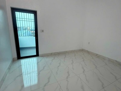 Bán căn nhà 3 tầng mặt đại lộ Trần Hưng Đạo, ph Ngọc Châu, TP HD, 63.5m2, 3 ngủ, KD tốt 7
