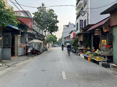Bán 135m2 đất hai mặt đường tại ngõ 80 Hoa Lâm, Việt Hưng   Tiềm năng kinh doanh vô hạn, gần Big C 2