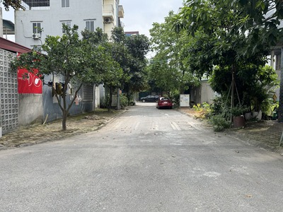 Cần bán 113m2 đất TĐC Trâu Quỳ, Gia Lâm. Đường trước rộng 11m, sau khe thoáng rộng 2,5m. 3