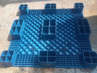Pallet nhựa cũ giá rẻ tại Tp HCM , vận chuyển tận nơi liên hệ trực tiếp : 2