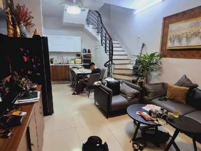 Nhà đẹp gần mặt phố - lô góc - full nội thất - ở ngay 2