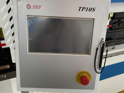 Máy chấn NC - CNC 8