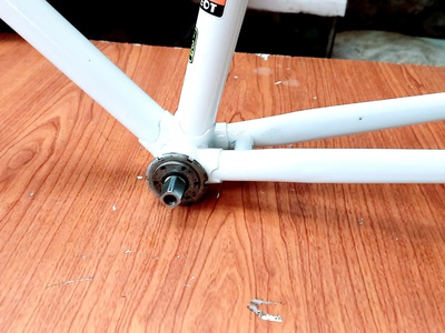 Bán khung xe đua Nhật cổ, đã sơn lại. 7