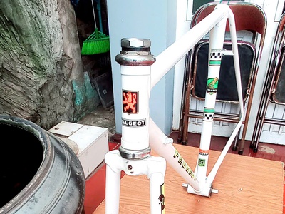 Bán khung xe đua Nhật cổ, đã sơn lại. 10