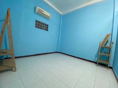 Nhà nguyên căn gần Emart và DH Văn Lang dọn vào ở ngay 1
