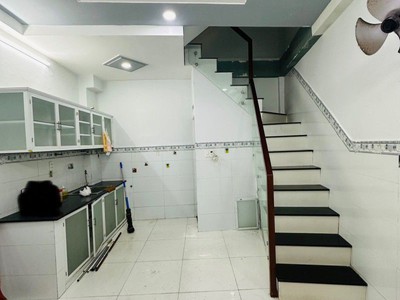 Nhà mới đẹp ngay chợ phạm văn hai, gần 20m2 ngang hơn 4m, 3 tầng btct 2pn 3wc , nở hậu, hoàn công 1