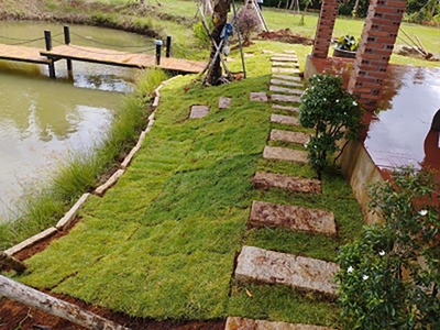 Cần bán lỗ khu vườn tuyệt đẹp ngay khu dân, có suối chảy bao quanh đất. 0