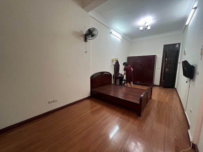 Cho thuê nhà nguyên căn ngõ ô tô vào tận nhà  hoàng cầu - đống đa 1