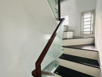 Nhà mới đẹp ngay chợ phạm văn hai, gần 20m2 ngang hơn 4m, 3 tầng btct 2pn 3wc , nở hậu, hoàn công 0