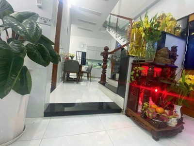 Bán nhà đẹp 2 tầng trung tâm dĩ an,đường ô tô,gần bcons garden 2