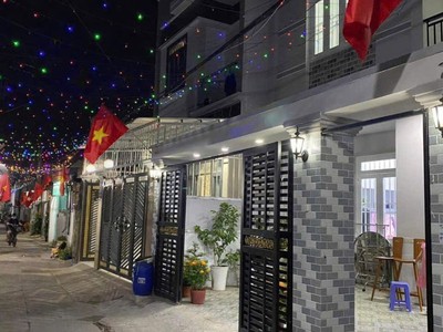 Bán nhà đẹp 2 tầng trung tâm dĩ an,đường ô tô,gần bcons garden 3