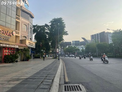 Bán nhà mặt tiền  trần quốc hoàn   p.4, tân bình 3