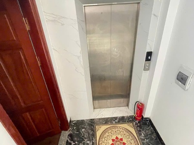 Bán nhà hoàng đạo thành- ô tô tải đỗ cửa - thang máy - nhà đẹp full nội thất 35m giá chỉnh 10 tỷ 2