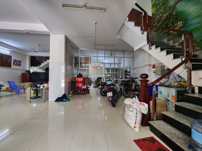 Bán nhà mặt tiền kinh doanh dc 11 tân phú 200m2- 4 tầng -25 tỷ 2