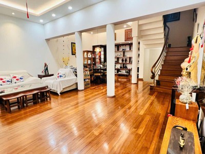 Cả phố Linh Lang chỉ duy nhất 1 căn bán 85m2 x Mặt tiền bề thế 7M - Vị trí đỉnh - Ô tô tránh - Kinh 1