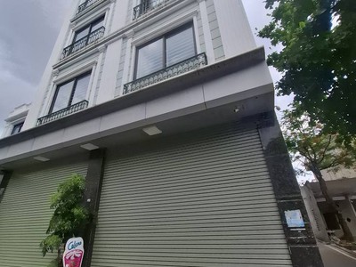 1 căn duy nhất     bán nhà nguyễn văn cừ, gia thụy 45m, gara oto 9 tỷ tl nhẹ. 0