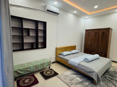 Cho thuê nhà 2 tầng hẻm oto đường bắc sơn - vĩnh hải - .     giá thuê 11tr/tháng. cọc 2 thanh 2