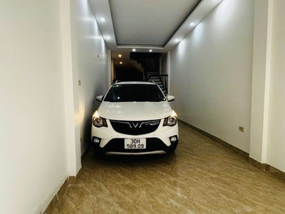 Vương thừa vũ 47m, ô tô đỗ cửa, pháo đài thế kỷ, ngôi vương giữa phố 0
