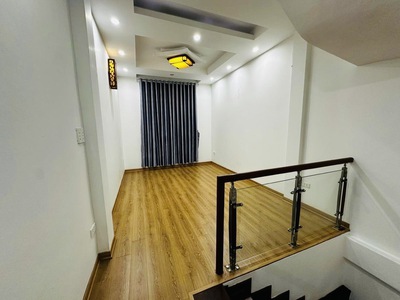 Vương thừa vũ 47m, ô tô đỗ cửa, pháo đài thế kỷ, ngôi vương giữa phố 3