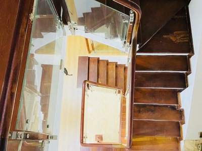 Vương thừa vũ 47m, ô tô đỗ cửa, pháo đài thế kỷ, ngôi vương giữa phố 4