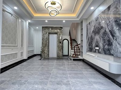 Lõi ba đình - 40m2 - 6t - chỉ 8,3 tỷ - ngõ thông -thang máy chạy vù vù - 2 thoáng 2