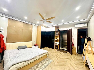 Nhà đẹp mới toanh - phố ái mộ- lô góc - ô tô vaò nhà, ngõ thông , kinh doanh đỉnh, thang máy chạy 1