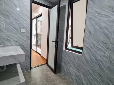 Chỉ 9 tỷ, rước nhà tt quận cầu giấy, gần 40m2, 6 tầng, thang máy chạy vù vù, ô tô đỗ cửa, kinh doanh 2