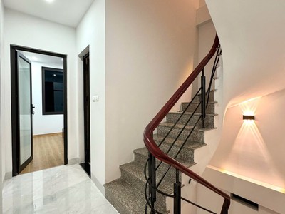 Nhà trần thái tông cầu giấy - 45m2 x 5 tầng - thoáng mát - lh: em hoàng phú - phone: 0969577586 1