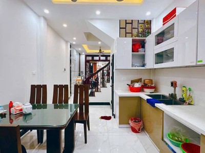 Nhà trần thái tông cầu giấy - 45m2 x 5 tầng - thoáng mát - lh: em hoàng phú - phone: 0969577586 3