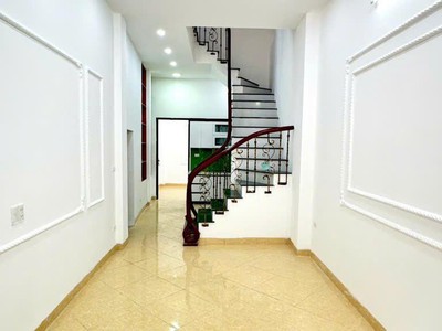 Hoàng mai ,lô góc gần phố ,ngõ nông, ô tô đỗ cổng 1