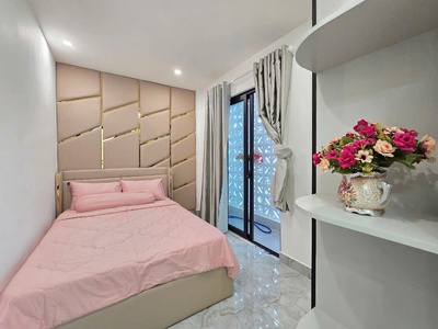 - toà khách sạn 6 tầng hiện đại, gần trung tâm chính quận ngũ hành sơn, và sát sân bay nước mặn, đi 3