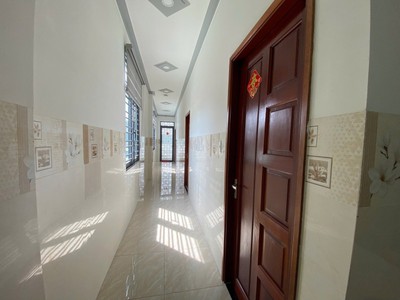 Bán nhà đẹp 3 tầng 224m2 dĩ an,đường xe hơi,sổ riêng,nhà hiếm gặp 2