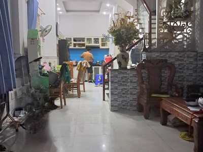 Siêu hot, kẹt tiền bán gấp mt lưu hữu phước  p15 q8  dt106m2 4.2x 26m  3t,3pn,3wc chỉ 8 tỷ 0