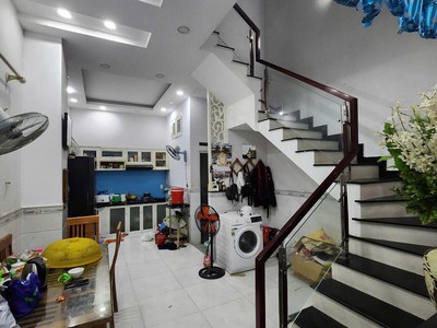 Siêu hot, kẹt tiền bán gấp mt lưu hữu phước  p15 q8  dt106m2 4.2x 26m  3t,3pn,3wc chỉ 8 tỷ 3