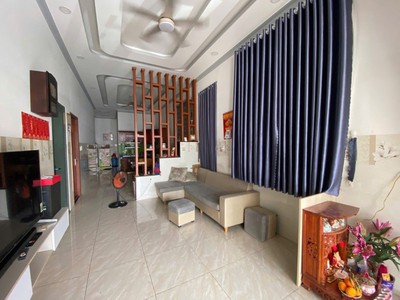 Bán nhà đẹp 3 tầng 224m2 dĩ an,đường xe hơi,sổ riêng,nhà hiếm gặp 0