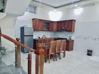 Cho thuê nhà Văn Cao vị trí đẹp, 5 p.ngủ full nội thất. 1