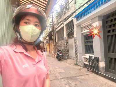 Xung quanh khu tiện ích- gần trường hoc, nhà thờ, gần chợ- có nhà bán 2 mặt tiền tiện kinh doanh đa 0